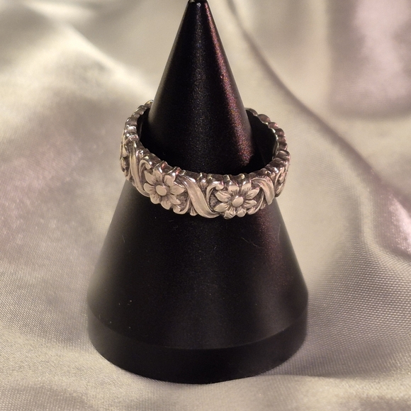 Vintage Jewelry - Gorgeous Sterling Silver Floral Ring.  Size 7 Marked "STERLING".  Boho Bali